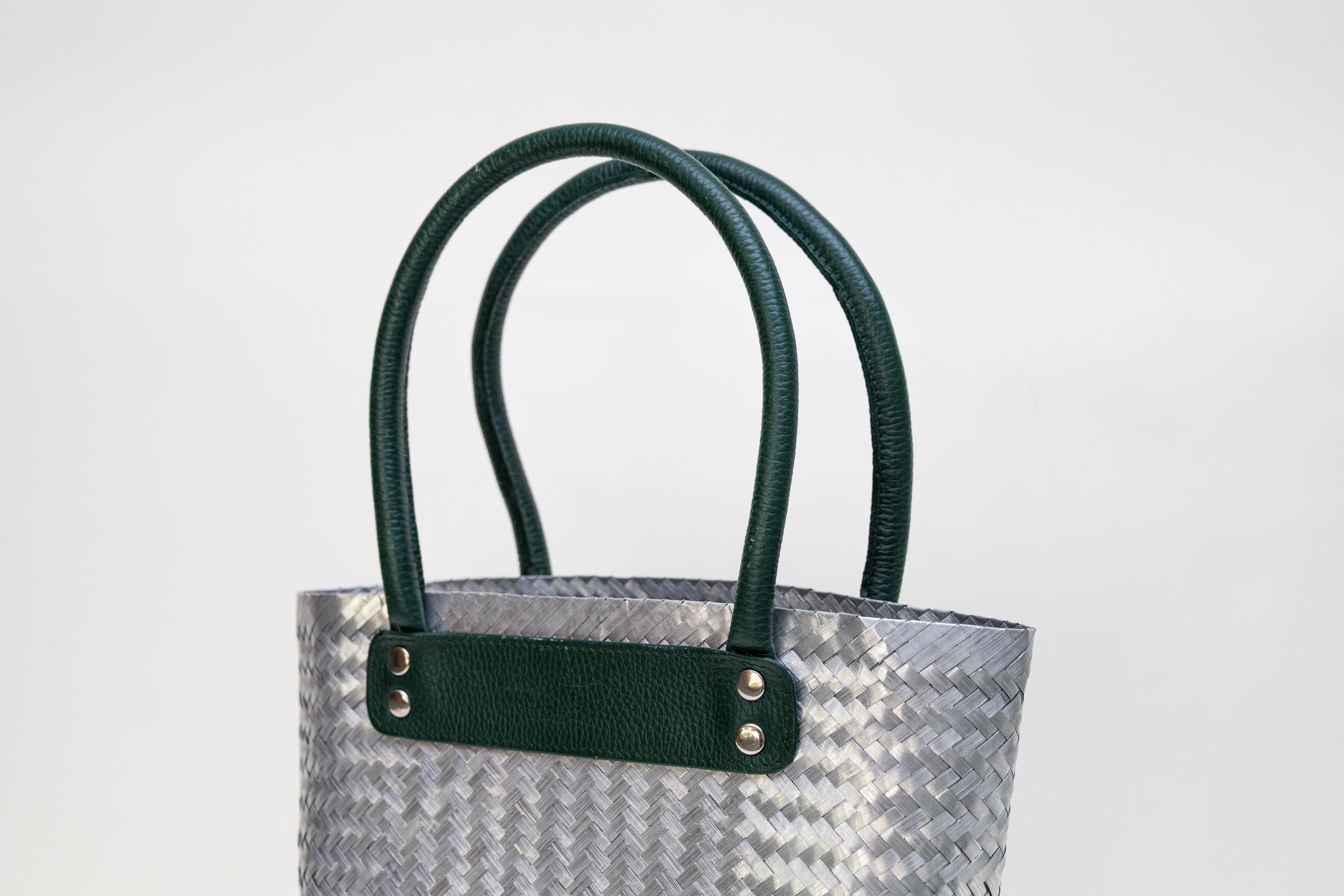 Bolso Metálico con Asa